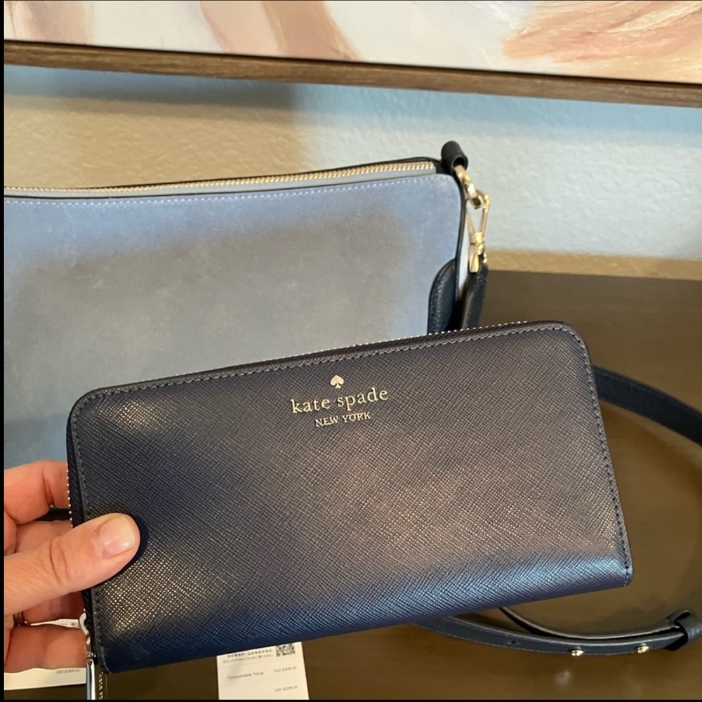 🔥Kate SPADE navy saffiano leather Madison wallet. Like new.